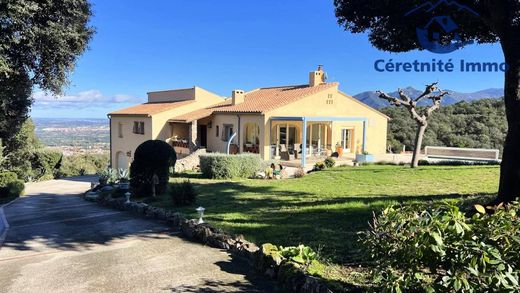 Villa in Ceret, Pyrénées-Orientales