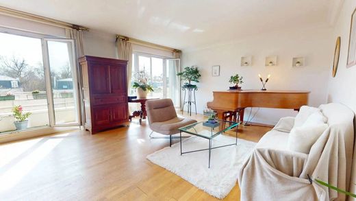 Apartment / Etagenwohnung in Fontenay-sous-Bois, Val-de-Marne