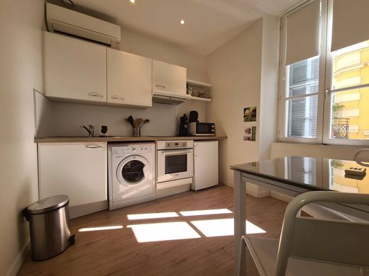 Apartment / Etagenwohnung in Cannes, Alpes-Maritimes