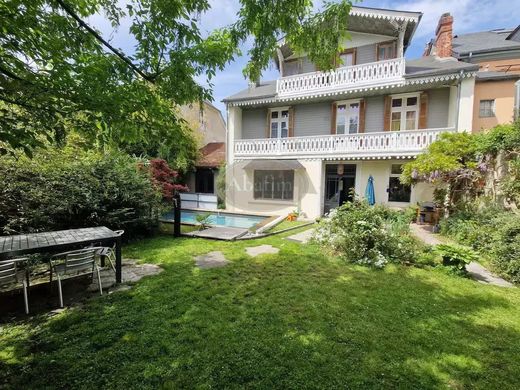 Villa in Bagnères-de-Bigorre, Hautes-Pyrénées