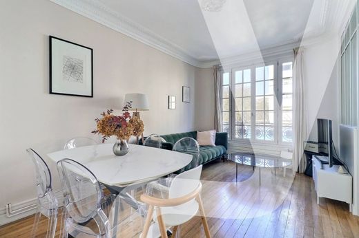 Apartment in Belleville, Père-Lachaise, Ménilmontant, Paris