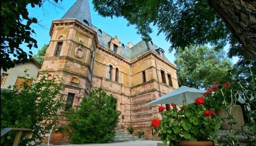 Château à Saint-Alban-sur-Limagnole, Lozère