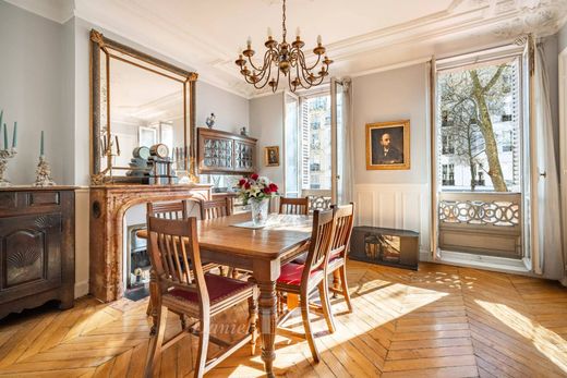 Apartment in Saint-Germain, Odéon, Monnaie, Paris