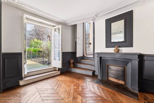 Apartment in Saint-Germain, Odéon, Monnaie, Paris