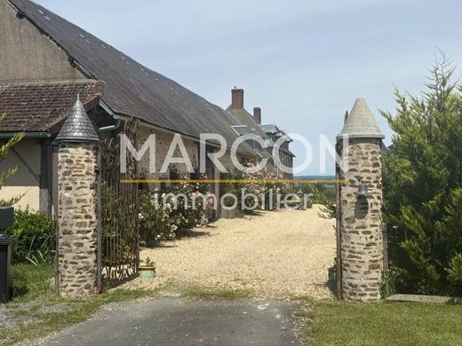 Luxury home in Dun-le-Palestel, Creuse