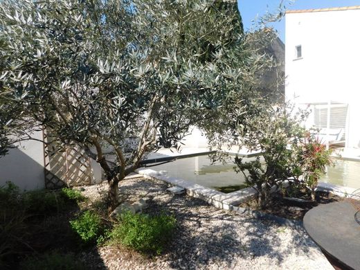 Luxury home in Arles, Bouches-du-Rhône