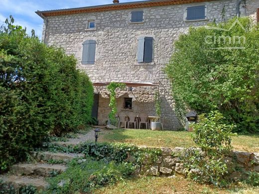 Casa di lusso a Ruoms, Ardèche