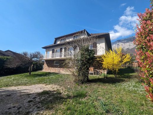 Luxe woning in Saint-Ismier, Isère