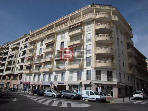 Antibes, Alpes-Maritimesのアパートメント