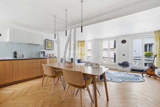 Apartment in Montmartre, Abbesses, Grandes-Carrières, Paris
