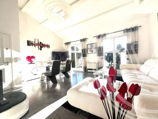 Apartment in Mougins, Alpes-Maritimes