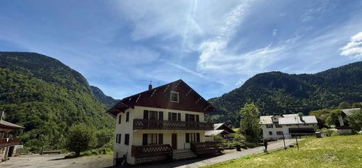 Luxe woning in Bonnevaux, Haute-Savoie