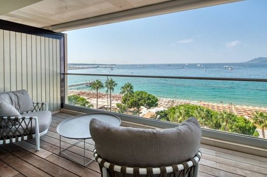 Apartment / Etagenwohnung in Cannes, Alpes-Maritimes