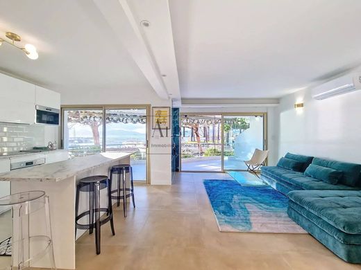 Apartment / Etagenwohnung in Cannes, Alpes-Maritimes