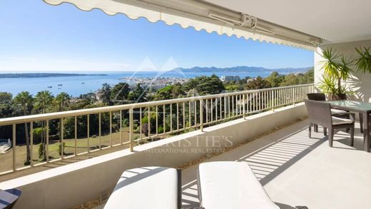 Apartment / Etagenwohnung in Cannes, Alpes-Maritimes