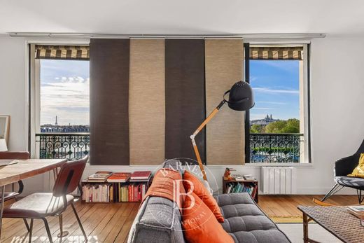 Apartment in Canal Saint Martin, Château d’Eau, Porte Saint-Denis, Paris