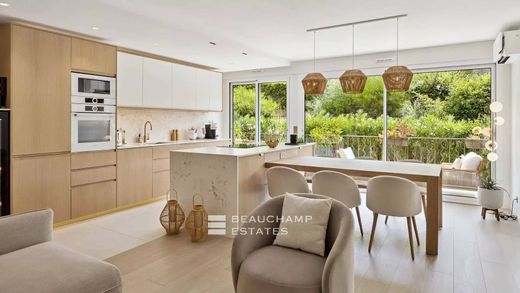 ﺷﻘﺔ ﻓﻲ سان تروبيه, Var