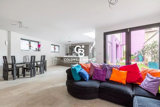 منزل ﻓﻲ La Garenne-Colombes, Hauts-de-Seine