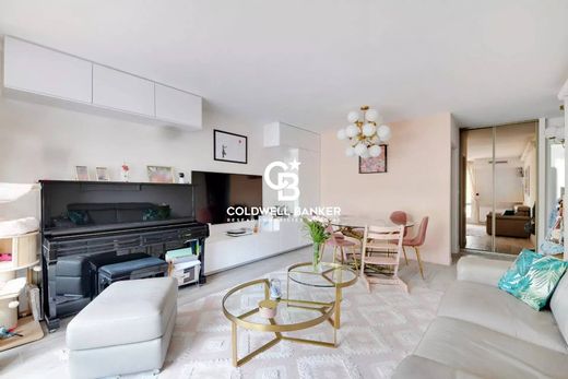 Apartment in Issy-les-Moulineaux, Hauts-de-Seine