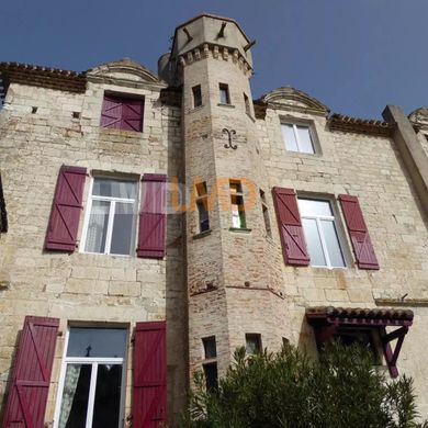 Castle in Castelnau-Montratier, Lot