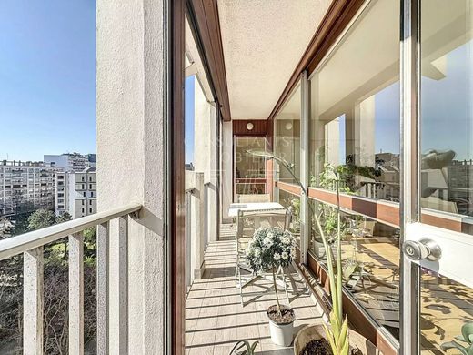 Apartment in Motte-Picquet, Commerce, Necker, Paris