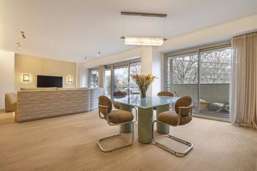 Apartment in Tour Eiffel, Invalides – Ecole Militaire, Saint-Thomas d’Aquin, Paris