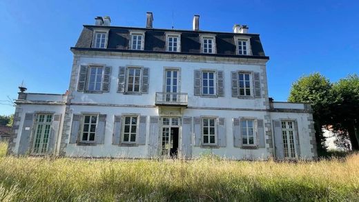Castle in Oeyregave, Landes
