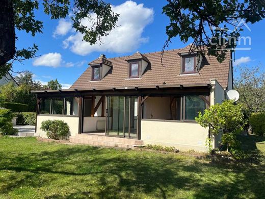 Luxe woning in Avilly-Saint-Léonard, Oise