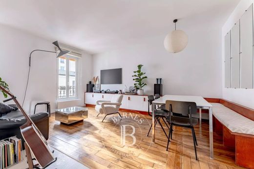 Apartment in Montmartre, Abbesses, Grandes-Carrières, Paris