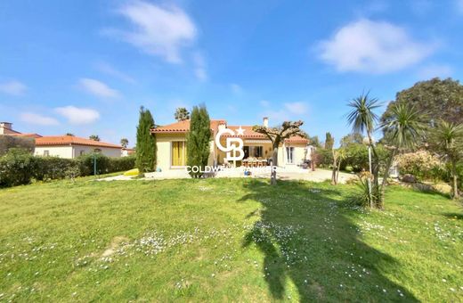 Argeles, Pyrénées-Orientalesの高級住宅