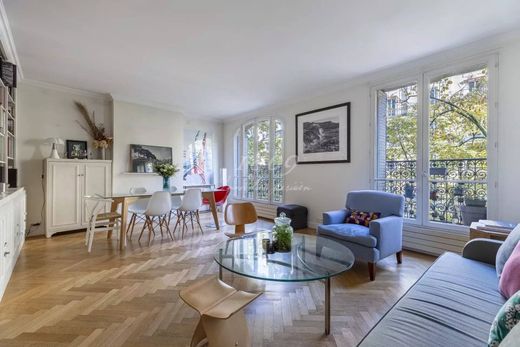 Apartment in Motte-Picquet, Commerce, Necker, Paris