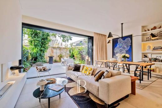 Apartment / Etagenwohnung in Bordeaux, Gironde