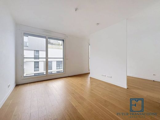 Apartment in Issy-les-Moulineaux, Hauts-de-Seine