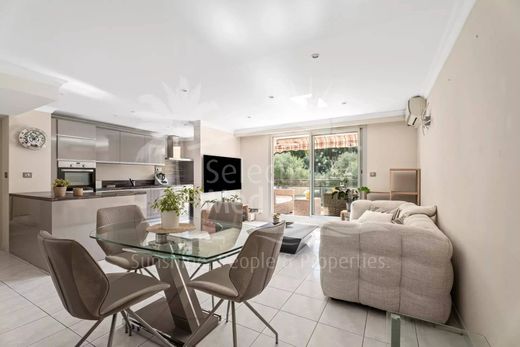 Apartment / Etagenwohnung in Mougins, Alpes-Maritimes
