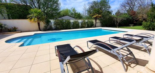 Luxury home in Mérignac, Gironde