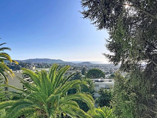 Apartment / Etagenwohnung in Nizza, Alpes-Maritimes