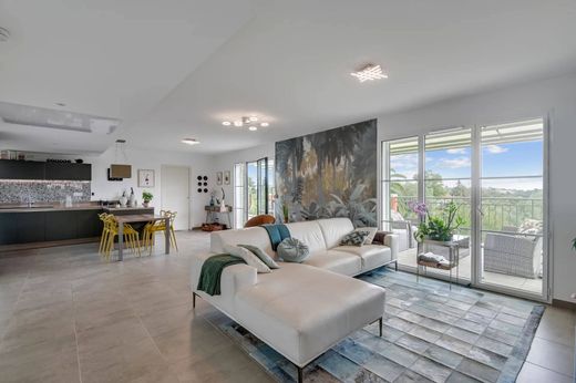 Apartment / Etagenwohnung in Roquefort-les-Pins, Alpes-Maritimes