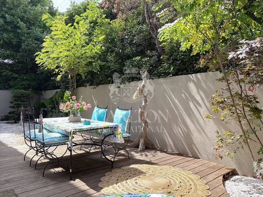 サントロペ, Varのアパートメント