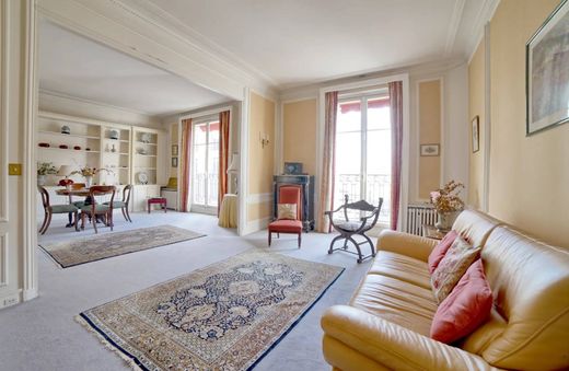 Apartment in Neuilly-sur-Seine, Hauts-de-Seine