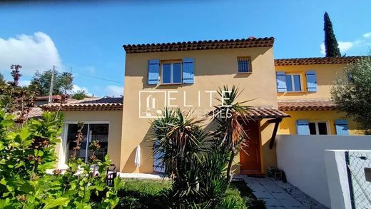 Luxe woning in La Roquette-sur-Siagne, Alpes-Maritimes