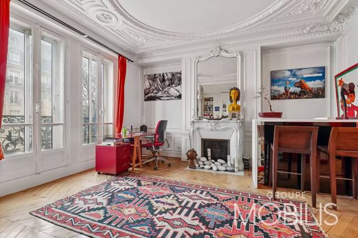 Квартира, Montmartre, Abbesses, Grandes-Carrières, Paris