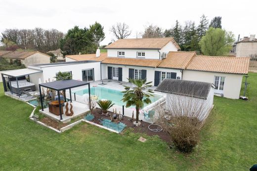 Luxury home in Cissé, Vienne