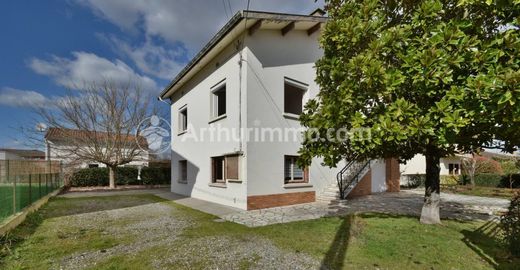 Casa di lusso a Fonbeauzard, Alta Garonna