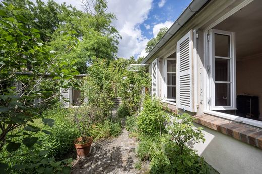 Luxury home in Montmartre, Abbesses, Grandes-Carrières, Paris