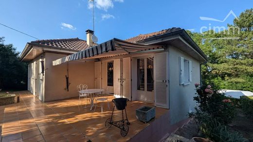 Saint-Pierre-de-Chandieu, Rhôneのヴィラ