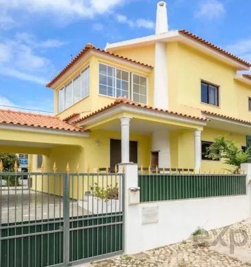 Casa di lusso a Charneca de Caparica, Almada