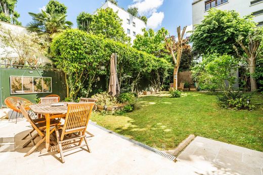 Apartment / Etagenwohnung in Boulogne-Billancourt, Hauts-de-Seine