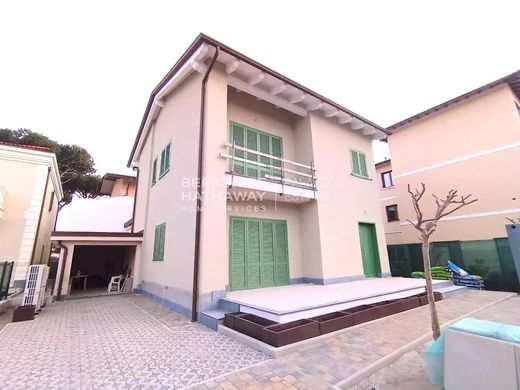 Villa - Pietrasanta, Provincia di Lucca