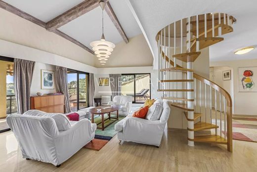 Apartment / Etagenwohnung in Mougins, Alpes-Maritimes