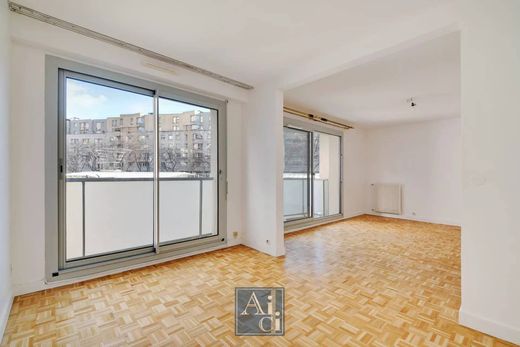 아파트 / Buttes-Chaumont, Villette, Bas Belleville, Paris